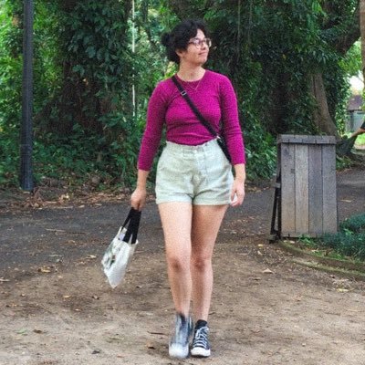 aguilarzinha's profile picture. editora em horário comercial e despassarada o tempo todo, falando de livros no @meunapolitano