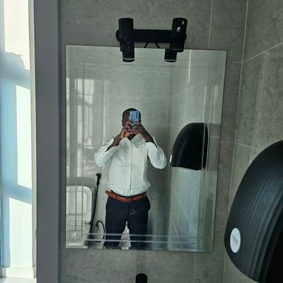 OyesanyaYomi's profile picture. 