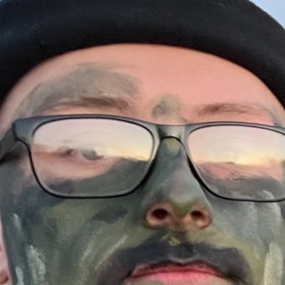 Twitch: https://t.co/ZoDnw7B55S Part time gamer, full time comedian