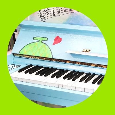 さいたま新都心駅 🍈 ストリートピアノ

:
🎹 9:00- 20:00迄

🎻弦楽器及び､管楽器 ､歌唱のｾｯｼｮﾝ可能です✨ 
歌唱は生歌で
:
周辺への音量の配慮をお願いします🙏🏻

 打楽器NGとしています。

#めろんピアノ🍈#チームめろん🍈
JASRAC 許諾 J200427758