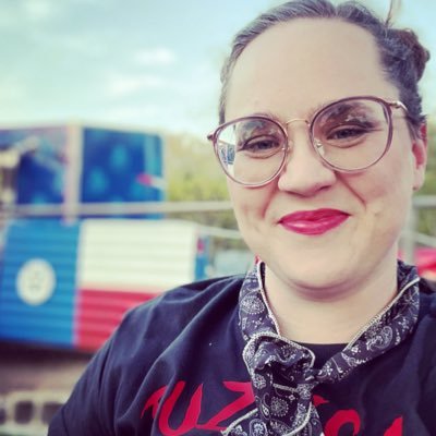34 | she/her | cybersecurity marketeer | dr. @heelhairflips’ gf | former indie bookseller | @BrickSavage7 superfan | 🤼, 📚, 🧶, 🐶 content