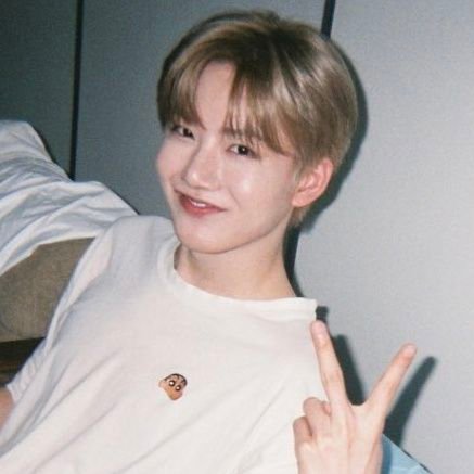 junkyunism__'s profile picture. selective. but @treasuremembers especially @ junkyukim get freepass. akun main-main 😵‍💫