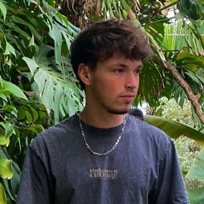 ⛏️Creator, 23 years old 🐦Founder @teamalvyre 📝Portfolio: https://t.co/2YQEqh0ToB 📷Instagram: https://t.co/8HMfFtKy4A