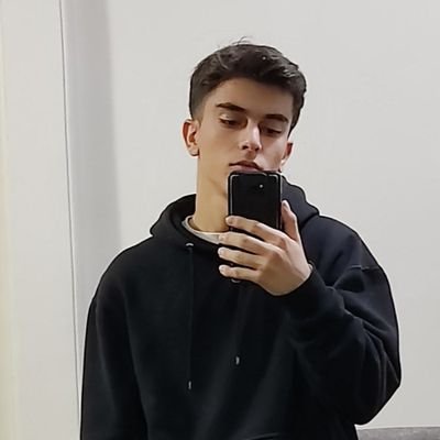 MainMadii's profile picture. 