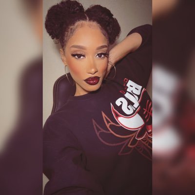 INTENTIONAL|❣️Music Junkie🎶| Singer🖤🎤 |Songwriter📝| Sapiosexual❤️|Athlete🤸🏽♀️| ARTIST https://t.co/nfG7jn5WUg