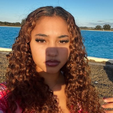 Rae 🦋 Profile