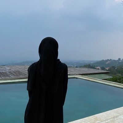 flvzliiizzzz's profile picture. she/her