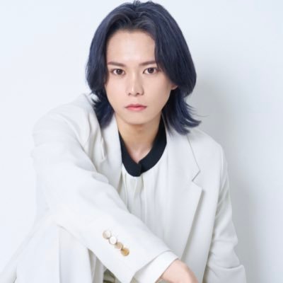 ミュージカル『テニスの王子様』4th シーズン 不動峰 伊武深司役/ ｢Paradox Live on Stage｣ 矢戸乃上珂波汰 役/ 脳内クラッシュ演劇 「DRAMAtical Murder」 フラッシュバック 蒼葉 役/ 「チェンソーマン」ザ・ステージ デンジ 役/「心霊探偵八雲」-呪いの解法-
白井 解 役