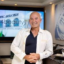 The Miami #CurveExpert. Board Certified #PlasticSurgeon by ABMS & ABPS. Author, Lecturer, Innovator & Authority in the field of #PlasticSurgery.