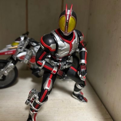 今年から30代の社会人です。気軽にフォローしてください。仮面ライダー・スーパー戦隊・ウルトラマン・ゴジラ・ガメラ・牙狼等が好きです。マーベルも勉強中です。 よろしくお願いします。