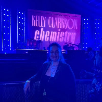 Daydreamer & Kelly Clarkson stan. ——————— that’s right….KC called me Meryl 😏