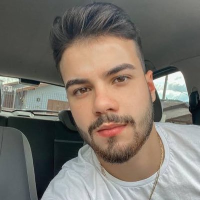 Não acredito em destino. Você faz suas próprias oportunidades. Estudante de direito , esportivo (perdi a antiga conta l)