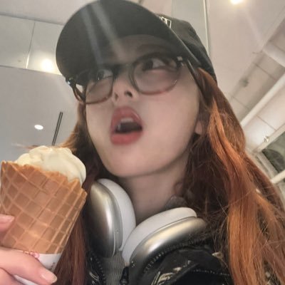 LLINPCH's profile picture. #1 멀어 & still monster enthusiast