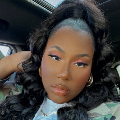 MSU Alumna. Curvy Model. Fashionista. #LongLiveLo