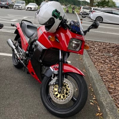 greenknight900r's profile picture. 1966年式男.自動車板金職人.広島県   #GPz 900R#スーパーカブ#猫#ギター#NEMOPHILA#SHOW-YA#N-one                       *エロ系.勧誘.投資❌LINEはNGワード! 😇バイクも頭もピッカピカ🤨