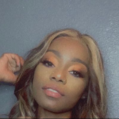 _xDessi's profile picture. Dallas Braider 💇🏽‍♀️.   IG @Dessi_stylez