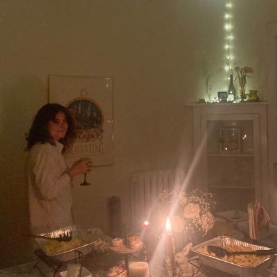 mruthlx's profile picture. it’s not much but it’s honest