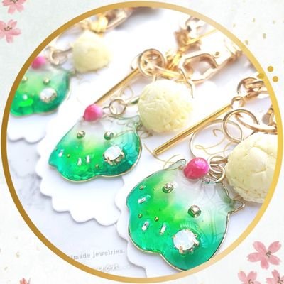 【ﾄｩｲﾝｸﾙ ﾄｩﾐｮﾝ】
「様々なcolorにきらめく透明感jewelry𓂃𓈒𓏸」
╎
#レジン #アルコールインク #メンダコ ちゃんなど四季折々・色々な透明感と色彩を身につけられるカタチに✧*╎
event▹▸3/24 #ガタケット177 ╎
#minne ▹▸お休み中/次回open未定