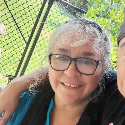 Mi luz es mi hijo , amo la lectura, la cocina, música y Yankees, siempre Steelers y Bayern Munich
soy México, no DM,no porn y fuera los chairos.