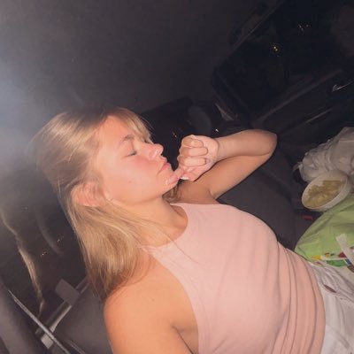 nuzzolesemiaa's profile picture. 