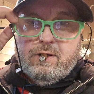 I'm a LIFER GoodSOB.CuLé TwitterMan SmartPhonesMan.FoRaDJoC @NiTorNitOriNc EternFaN. No never tell me,you're at home! I LoVe DeSiGual ! St Sadurní D'Anoia.