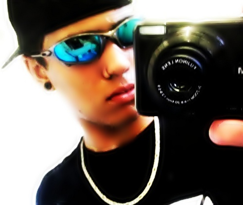 SOU UM GAROTO APAIXONADOO & DIVERTIDOO QUE ADORA TER AMIZADE$ PODE PAH QUE QUEM È FIEL CMG SEMPRE SERA BEM RECEBIDO !