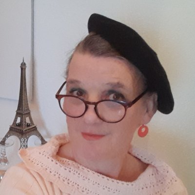 Space 🪐 UFO 🛸👽History🗝 Star Trek 🖖 Napoleon&Josephine 💗👑💗You're never too old for a happy childhood! 🦄🧚♀️🪄
Please🙏 be kind! No🚫 DM-No🚫Lists!