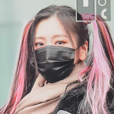 Just here. 93 ~ #midzy first human second ❤️~ tbz 💙 ateez 💙 dreamcatcher ❤️