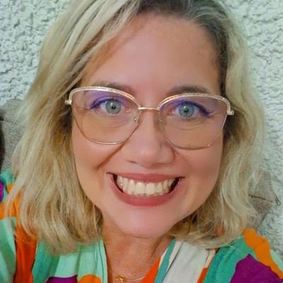 Seja bem vindo à minha bagunça.
🤗
Sou menina com jeito de mulher.
Sou mulher com jeito de menina.