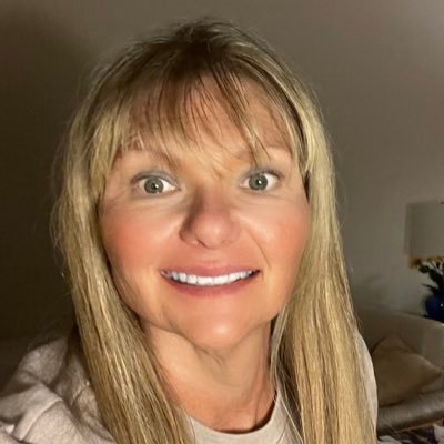 Ukrainian-American single mom & full-time pharmacist Tweeting on subjects including: music, science, photography, relationships, swimming & more.. I follow back