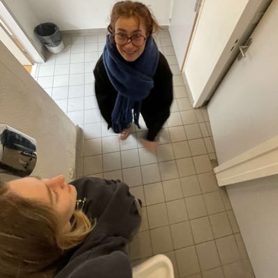 ninicrocro's profile picture. Encore rêvé d'mes dents qui tombent cette fois-ci y avait aussi des morceaux d'ongles