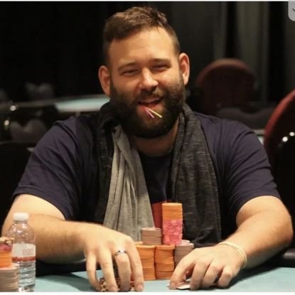 deblaces's profile picture. poker streamer