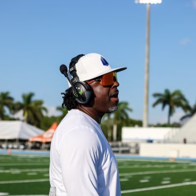 Father, Husband, Educator. B.S. Business. TE/WR Coach @IMGAFootball. Former RB Coach/Recruiting Coord. @LakeErieFB D2 Painesville, OH.