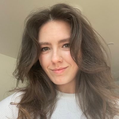 Ex-Frontend Dev turned Performance Marketer 📈 | Google & Meta Ads, GA4 Analytics | Still powered by caffeine, museums, a curious dog, and weekly cycling 🚴♀️