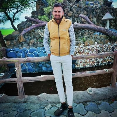 जो अपने कदमों की काबिलियत पर विश्वास रखते हैं अक्सर वहीं अपनी मंजिल तक पहुंचने में सफल होते हैं।
#जयश्री श्याम 🌹🌹
#जय महाकाल 🙏🙏
