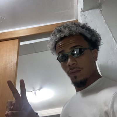 yungteles's profile picture. 