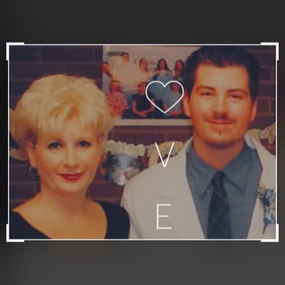 kim_starfish's profile picture. Happily married to a wonderful man. Proud mom to a great son. Living out in the country. Animal advocate. Adopt a shelter pet😻🐶