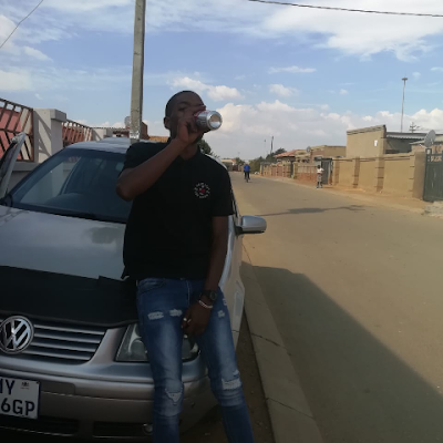 SindisoNdlela's profile picture. Mr Punter 

Humble yourself always