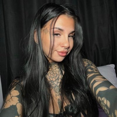 https://t.co/SqMjFCkxhf 23🖤tatted, cute and petite ✨