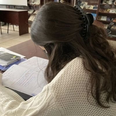 Oi, eu sou a Bea, estou estudando para passar no vestibular, ainda estou em dúvida entre alguns cursos.
bons estudos pessoal 💗