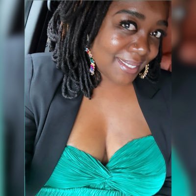 SkwishMitten's profile picture. 