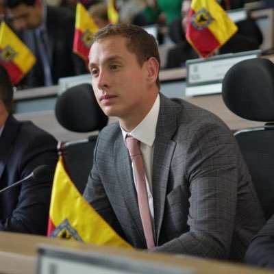 “En Dios está mi vida/mis metas” - Orgulloso hijo del General Jaime Uscategui - Abogado @Urosario - Estudiante @EsdegCol - Concejal de Bogotá @CeDemocratico