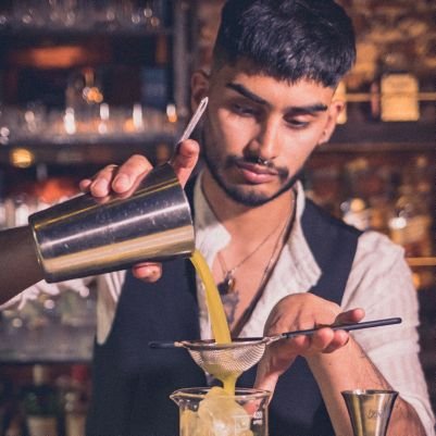 Bartender 🍸
Barmanager 🧠
Barista ☕
Alquimista del Sabor 🪄
Sustentabilidad ♻️
Militante del Fernet 🦅