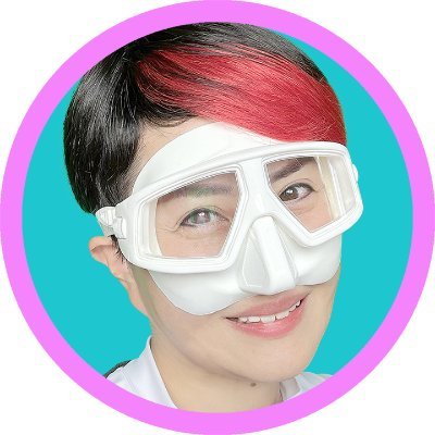マーメイドスイム歴10年以上。人魚の学校(愛知県名古屋市)教頭。PADIマーメイドインストラクター。YouTube、ブログ、各SNSでマーメイドスイムのコツ、素潜りに関する実験&検証、グッズレビュー、プールや海のマーメイディング、「人魚の学校」の練習会動画を公開しています。ぜひご一緒に水の中の世界を楽しみましょう★