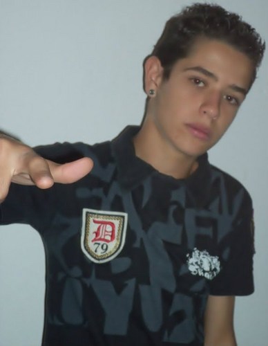 Weverton,14Anos,Limeira-Sp,Passa tempo Shopping,Sair Com os Amigos,Profissão:Ator Mentado,Para Mais me Sigam, Eu Sigo de Volta.