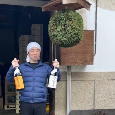 数年前まで死んだ魚の目をしていましたが、日本酒に出会ったおかげで生き生きとした目に変わりました。都内で日本酒、飲食の勉強を経て岡山の実家へ帰って来ました。川鶴酒造にて蔵人経験もあり、現在は十八盛酒造 蔵人、酒屋、成田家の3つ掛け持ちをしています。特撮、猫好きで保護した猫のワカメ、ノラ、雄町と暮らしています。