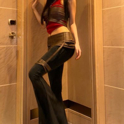 Iovepoemiu's profile picture. 