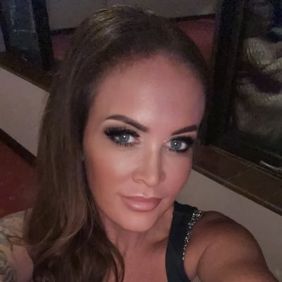 kezzadools's profile picture. NHS worker, wellness coach 🫶🏻liverpool fan, YNWA