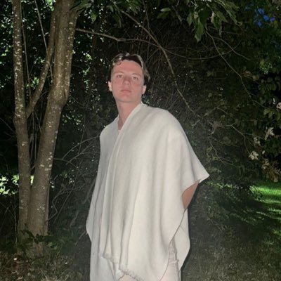 LukeJaureguiM's profile picture. Me gustaría vivir en un comercial de perfumes