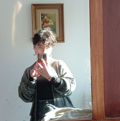 Estudiante de Traducción e Interpretación (ES/EN/RU) 🌸 A veces dibujo y a veces escribo y encima a veces hago teatro 🌸 ella/elle